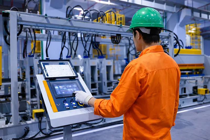 工廠製造業導入 AI 防護具辨識系統