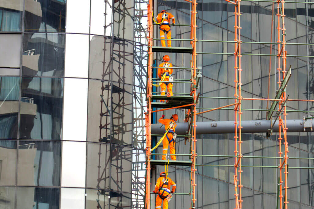 廣告招牌吊掛施工使用高空安全帶偵測
