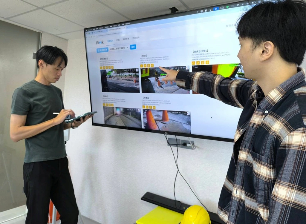中市府助攻瑞艾科技,iSeek實現低成本AI助多元產業升級 3 iSeek技術能在工地、倉儲、醫療長照、國道服務區、賣場等地方機構等場域廣泛使用,加速產業升級