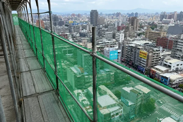 施工架邊緣防護網防墜設施